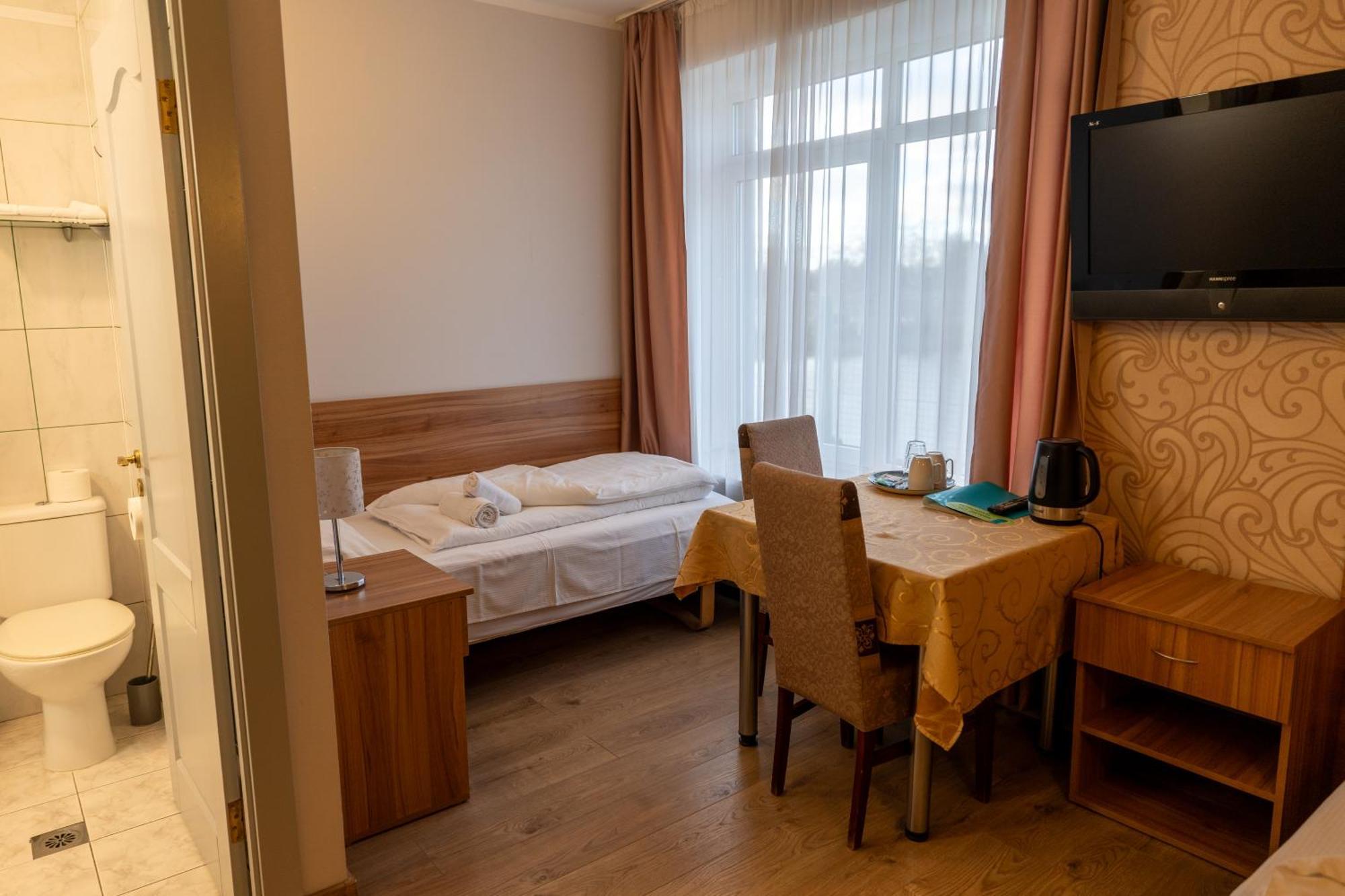 Hotel Viesbutis Banga Tauragė Exterior foto