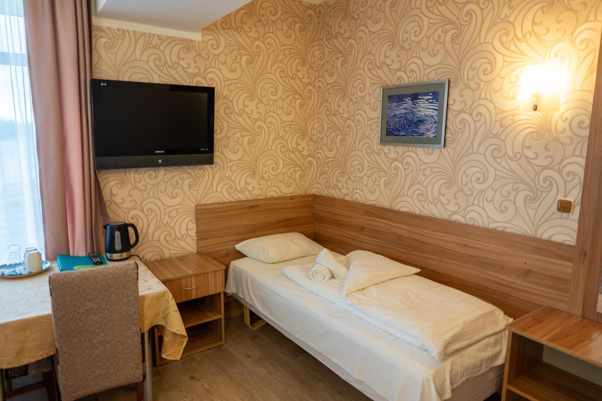 Hotel Viesbutis Banga Tauragė Exterior foto
